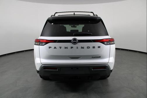 Everest White Pearl Tricoat/Super Black 2026 Nissan Pathfinder Platinum