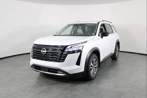 Everest White Pearl Tricoat 2026 Nissan Pathfinder SL