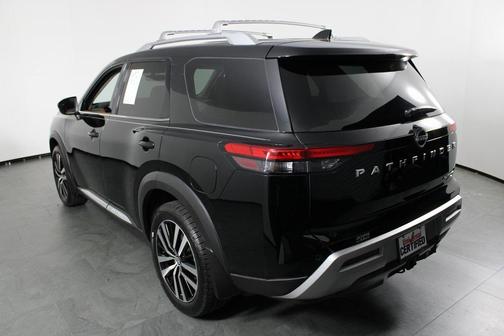 2023 Nissan Pathfinder Platinum 4WD