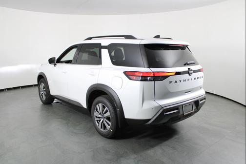 Everest White Pearl Tricoat 2026 Nissan Pathfinder SL