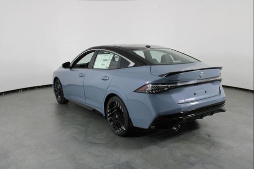 Atlantic Gray Metallic/Super Black 2026 Nissan Sentra SR