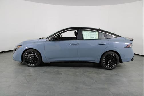 Atlantic Gray Metallic/Super Black 2026 Nissan Sentra SR