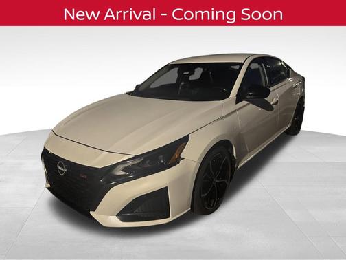 Pearl White Tricoat 2023 Nissan Altima SR FWD