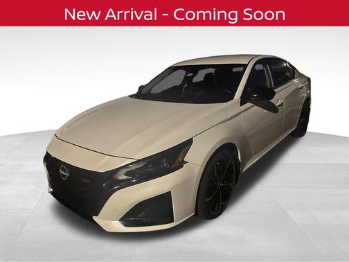 Pearl White Tricoat 2023 Nissan Altima SR FWD