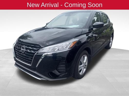 Super Black 2025 Nissan Kicks S