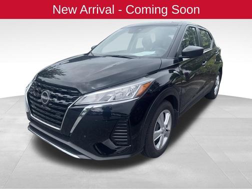 Super Black 2025 Nissan Kicks S