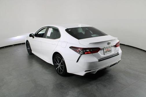 Ice Cap 2023 Toyota Camry SE