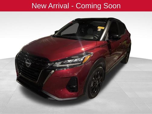 Scarlet Ember Tintcoat/Super Black 2023 Nissan Kicks SR