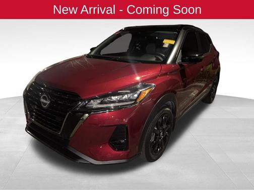 Scarlet Ember Tintcoat/Super Black 2023 Nissan Kicks SR