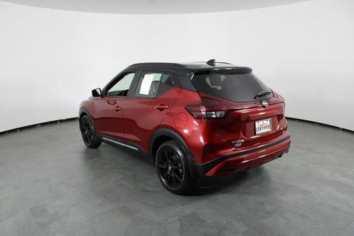 Scarlet Ember Tintcoat/Super Black 2023 Nissan Kicks SR