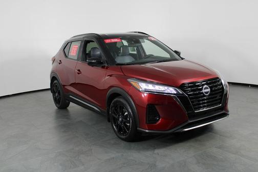 Scarlet Ember Tintcoat/Super Black 2023 Nissan Kicks SR