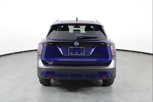 Deep Blue Pearl 2027 Nissan Kicks SV