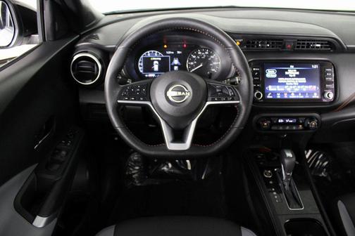 2022 Nissan Kicks SR