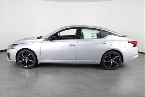 2025 Nissan Altima SR FWD