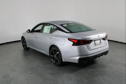 2025 Nissan Altima SR FWD