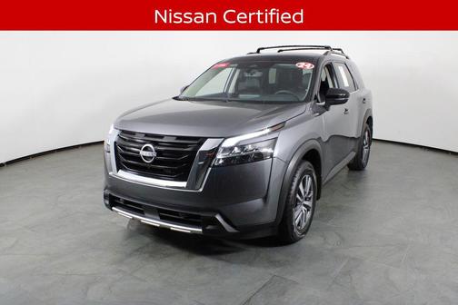 Gun Metallic/Super Black 2024 Nissan Pathfinder SL FWD