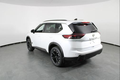 Everest White Pearl Tricoat 2026 Nissan Rogue Dark Armor