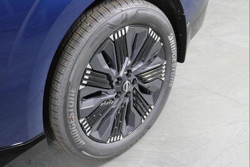 Aurora Blue Pearl Metallic/Super Black 2026 Nissan Murano Platinum