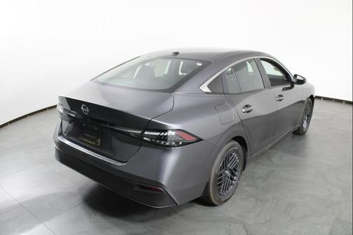 Gun Metallic 2027 Nissan Sentra SV