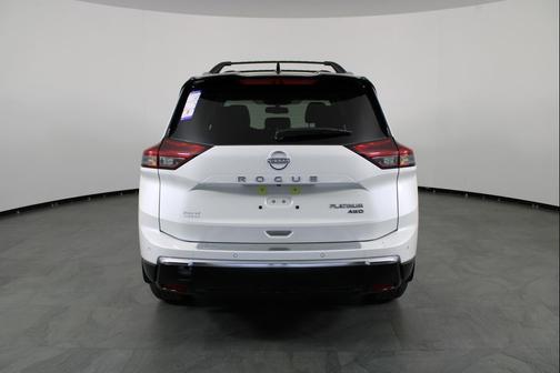 Everest White Pearl/Super Black 2026 Nissan Rogue Platinum