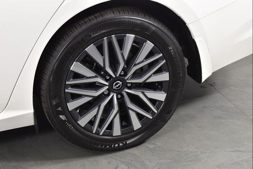 Pearl White Tricoat 2026 Nissan Altima 2.5 SV