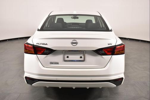 Pearl White Tricoat 2026 Nissan Altima 2.5 SV