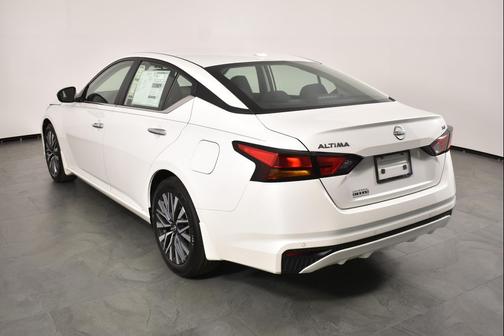 Pearl White Tricoat 2026 Nissan Altima 2.5 SV