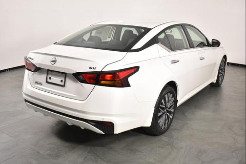 Pearl White Tricoat 2026 Nissan Altima 2.5 SV