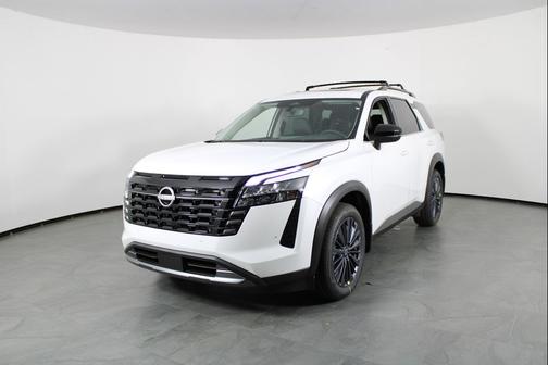 Everest White Pearl Tricoat 2026 Nissan Pathfinder SL