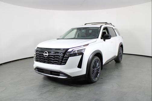 Everest White Pearl Tricoat 2026 Nissan Pathfinder SL