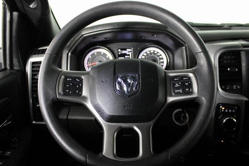 2024 RAM 1500 Classic Warlock Crew Cab 4x4 5'7' Box