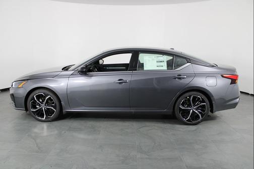 2025 Nissan Altima SR FWD