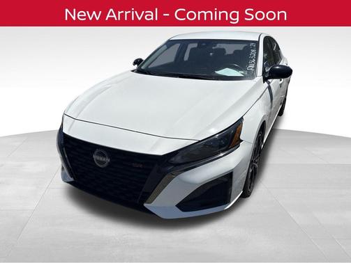 Glacier White 2024 Nissan Altima SR FWD