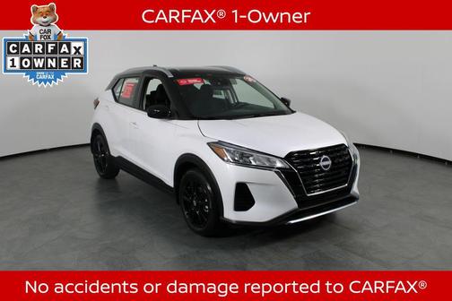 Aspen White Tricoat/Super Black 2024 Nissan Kicks SV
