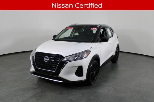 Aspen White Tricoat/Super Black 2024 Nissan Kicks SV
