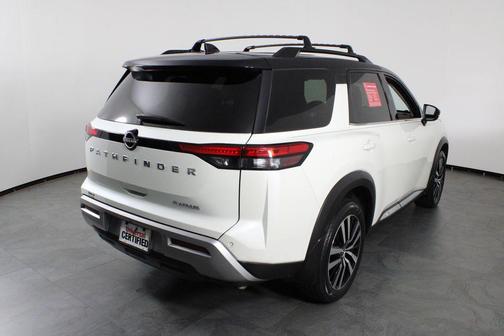 Pearl White Tricoat/Super Black 2024 Nissan Pathfinder Platinum FWD