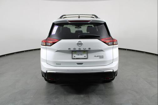 Everest White Pearl Tricoat 2026 Nissan Rogue Platinum