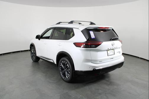 Everest White Pearl Tricoat 2026 Nissan Rogue Platinum