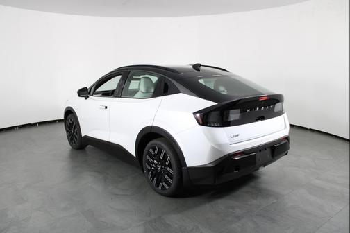 2026 Nissan Leaf PLATINUM+