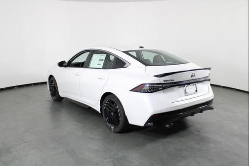 Aspen White Tricoat 2026 Nissan Sentra SR