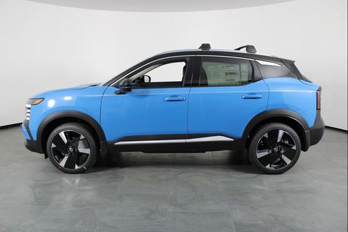 Arctic Ice Blue Metallic/Super Black 2026 Nissan Kicks SR