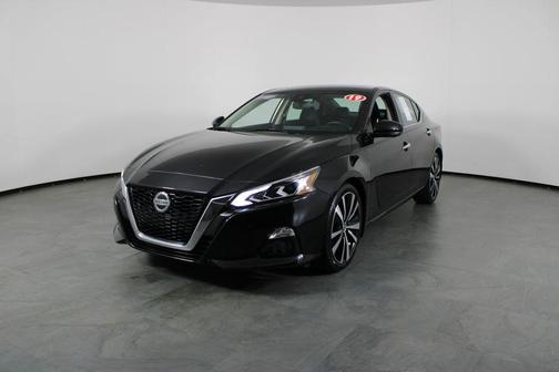 Super Black 2019 Nissan Altima 2.5 Platinum