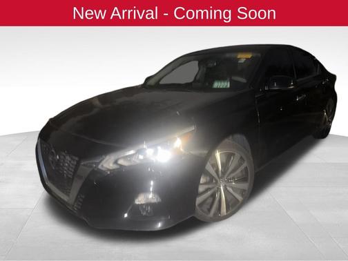 Super Black 2019 Nissan Altima 2.5 Platinum