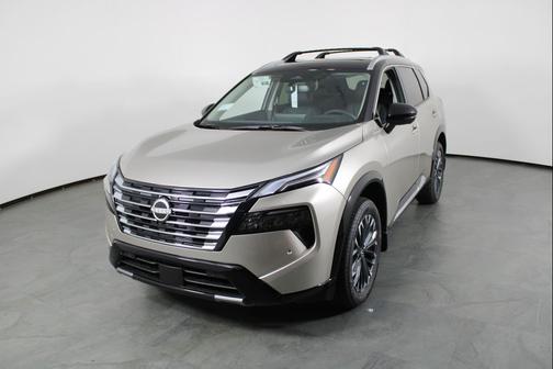 Champagne Silver Metallic/Super Black 2026 Nissan Rogue Platinum