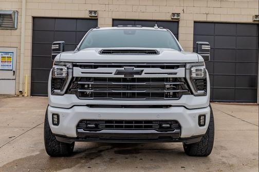 Summit White 2024 Chevrolet Silverado 2500 LTZ