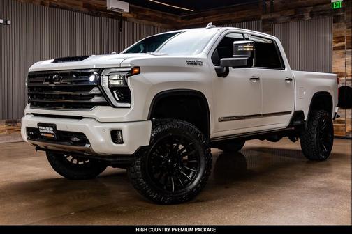 Iridescent Pearl Tricoat 2024 Chevrolet Silverado 2500 High Country