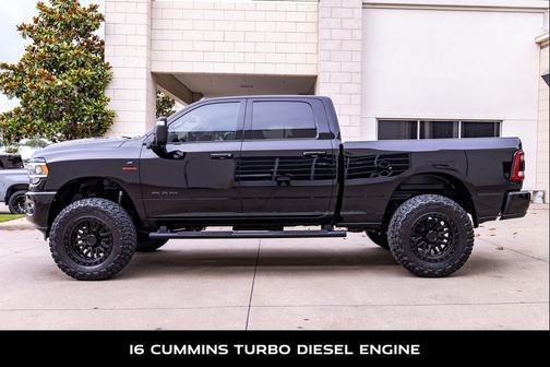 Diamond Black Crystal Pearlcoat 2024 RAM 2500 Laramie Crew Cab 4x4 6'4' Box