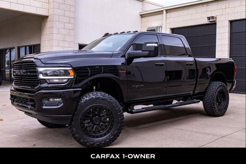 Diamond Black Crystal Pearlcoat 2024 RAM 2500 Laramie Crew Cab 4x4 6'4' Box