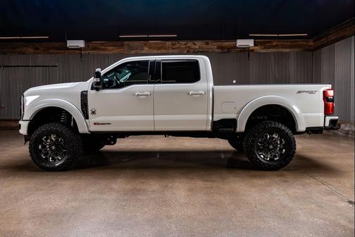 Star White Metallic Tri-Coat 2024 Ford F-250 Lariat