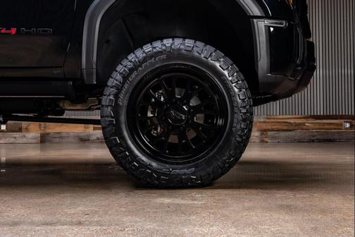 Onyx Black 2024 GMC Sierra 2500 AT4